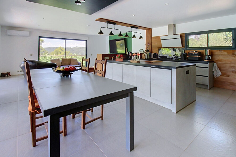 A VENDRE EN EXCLUSIVITÉ A VENDRE À VIDAUBAN - VILLA CONTEMPORAINE AVEC VUE PANORAMIQUE, PISCINE ET PRESTATIONS DE QUALITÉ !