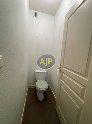  Appartement à louer 3 pièces 76 m²