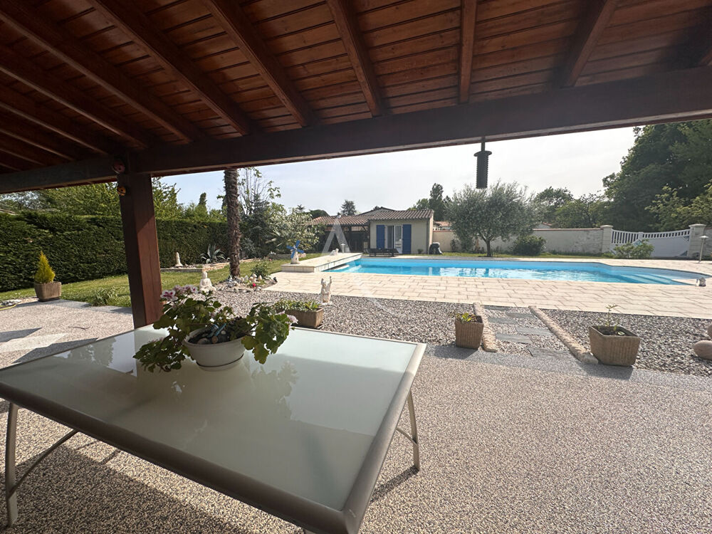 Propriété familiale avec piscine et dépendances - FONTCOUVERTE