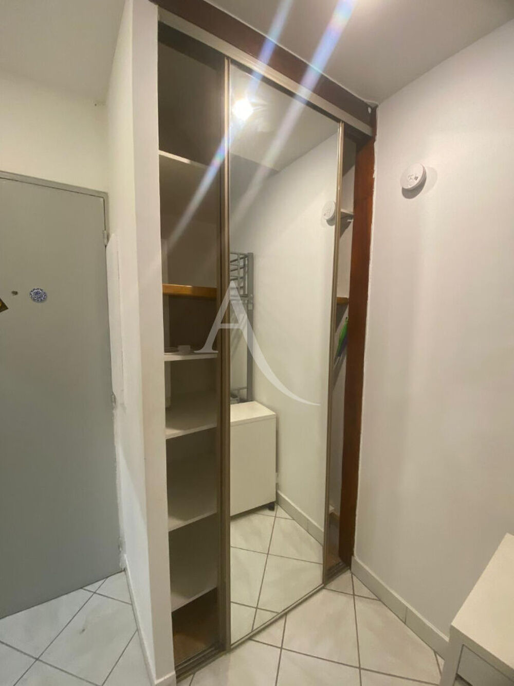 Location Appartement Studio meublé, proche du métro Saint-ouen