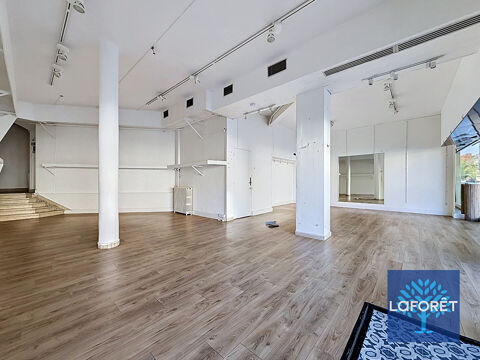   À LOUER - LOCAL COMMERCIAL RUE DU QUESNOY  179M² - CENTRE-VILLE DE VALENCIENNES 