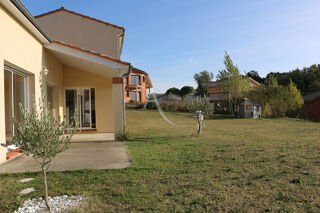  Maison à louer 6 pièces 142 m²