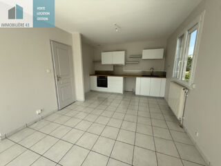  Appartement à louer 4 pièces 99 m²