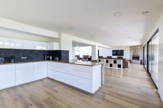  Maison  vendre 8 pices 400 m