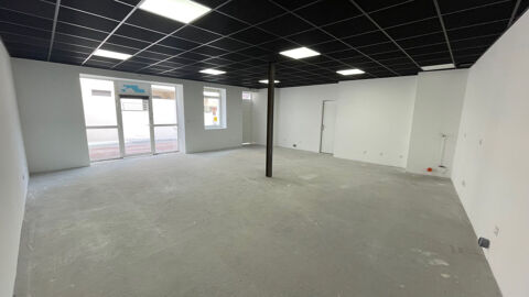 Local commercial  60 m&sup2; enti&egrave;rement r&eacute;nov&eacute; ! 595 42210 Montrond les bains