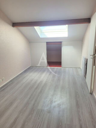  Appartement à louer 4 pièces 92 m²