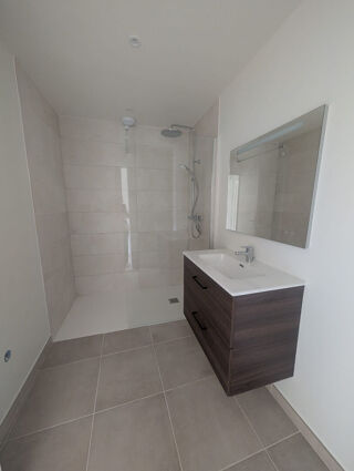  Appartement à louer 3 pièces 64 m²