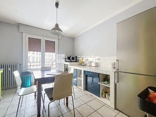  Appartement à louer 5 pièces 101 m²