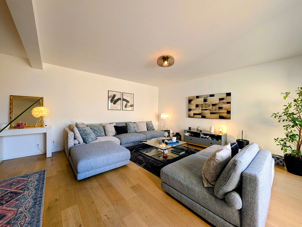 Appartement T4 rénové avec vue exceptionnelle sur le lac