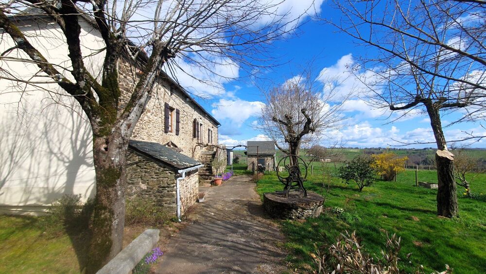 Vente Maison Charmante propriété avec 6 hectares de terrain à La Salvetat-Peyralès La salvetat peyrales