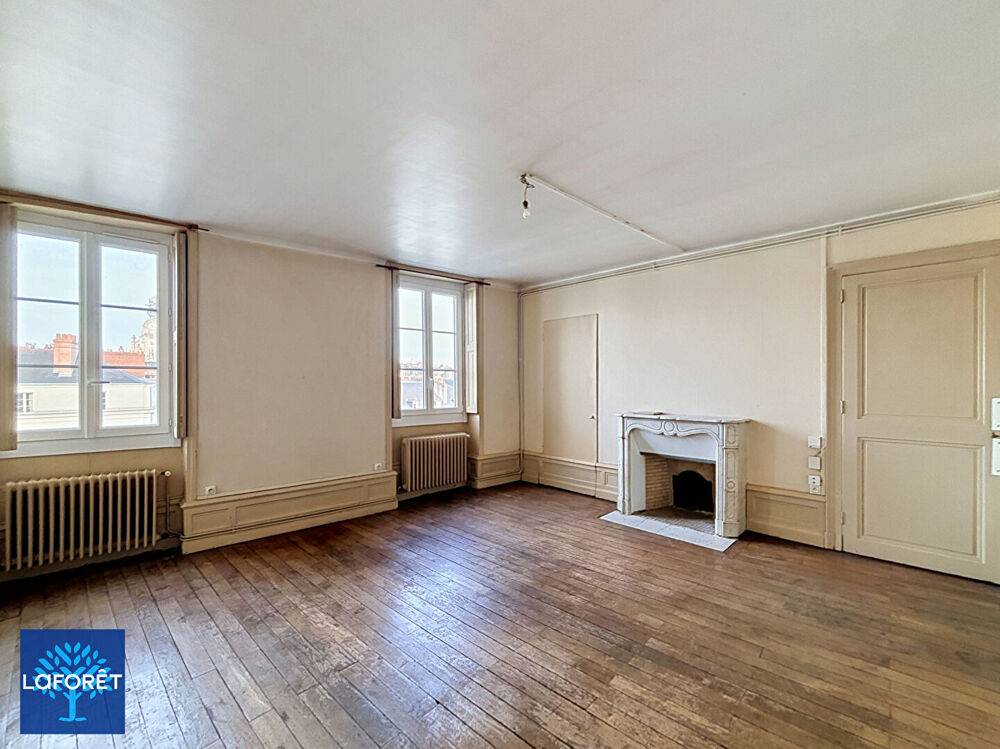 Vente Appartement T2 de 52 m² au dernier étage  Vue dégagée sur le centre de Nantes À RENOVER ! Nantes