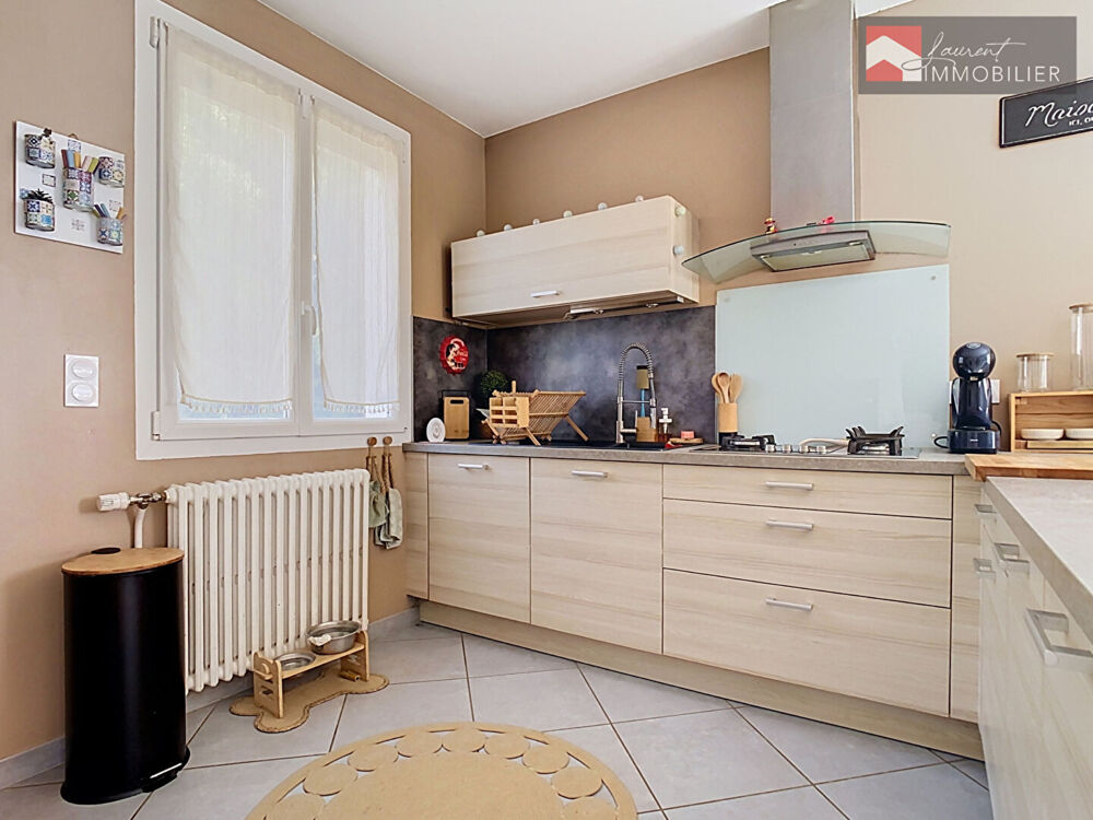 Maison lumineuse avec vue sur le mâconnais-01190 ARBIGNY