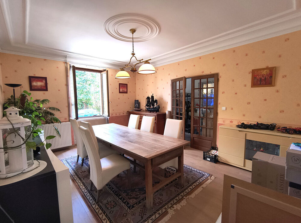 Haute-Vienne - Superbe maison en pierre de 6 chambres avec un jardin de 7700 m², une grange et une vue imprenable