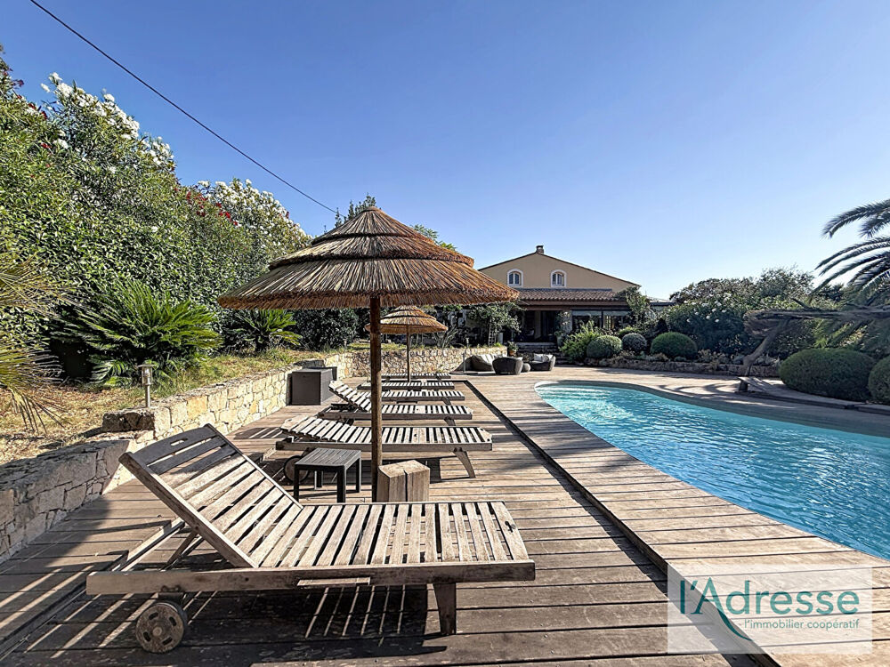 Propriété de caractère - 234 m² + 105 m² de volumes complémentaires dont un T2 indépendant - Piscine - Terrain 2600 m²