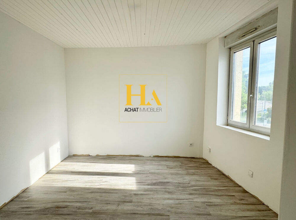 Vente Immeuble Immeuble de rapport Av. St Lazare, 2 T2 Loués + 3 T2 avec travaux, caves, combles, proche toutes commodités Montelimar
