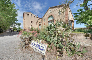  Villa à vendre 15 + pièces 2500 m²