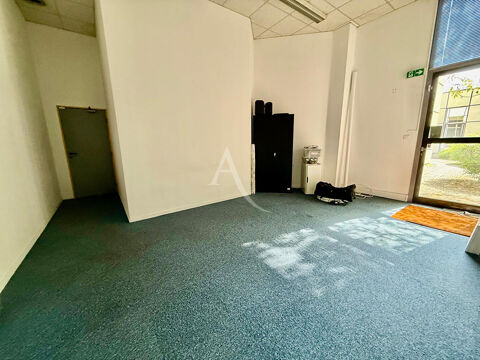 Lab&egrave;ge - local commercial de 60 m&sup2; 981 31670 Labege