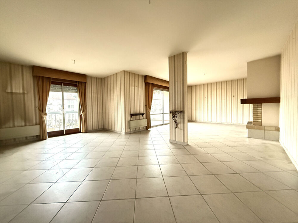 Vente Appartement Appartement  à rénover / Lons-Le-Saunier / 5 pièces / 3 chambres / 125.97 m² Lons le saunier