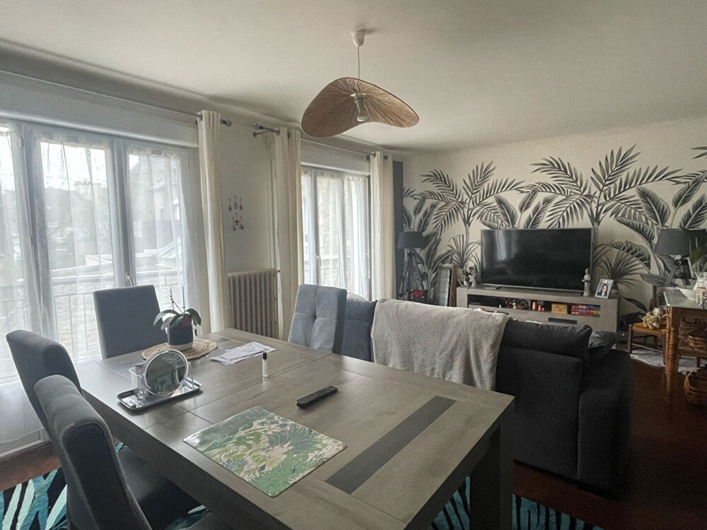 Vente Maison Excellente opportunité pour investisseur ! Immeuble années 60, hyper centre-ville Questembertois. 2 loyers entrants, possibilité Questembert