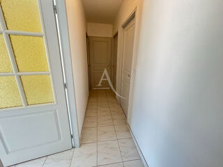  Appartement à louer 4 pièces 82 m² Vinassan