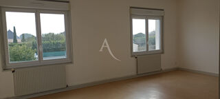  Appartement à louer 4 pièces 79 m²