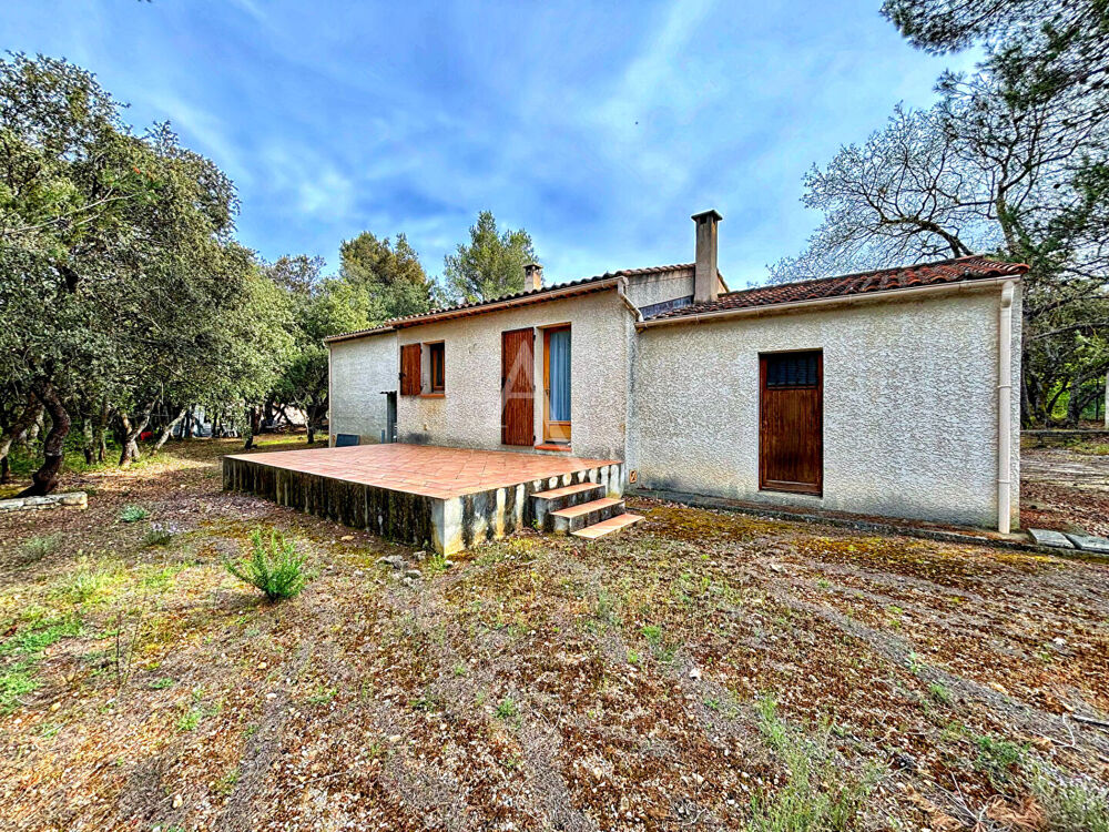 VILLA DE PLAIN-PIED AVEC TERRAIN DE 4554M2 ET GARAGE