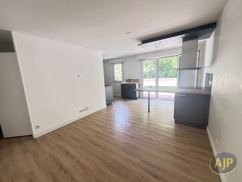 Location Appartement Appartement  3 pièce(s) 61.22 m2 Nantes