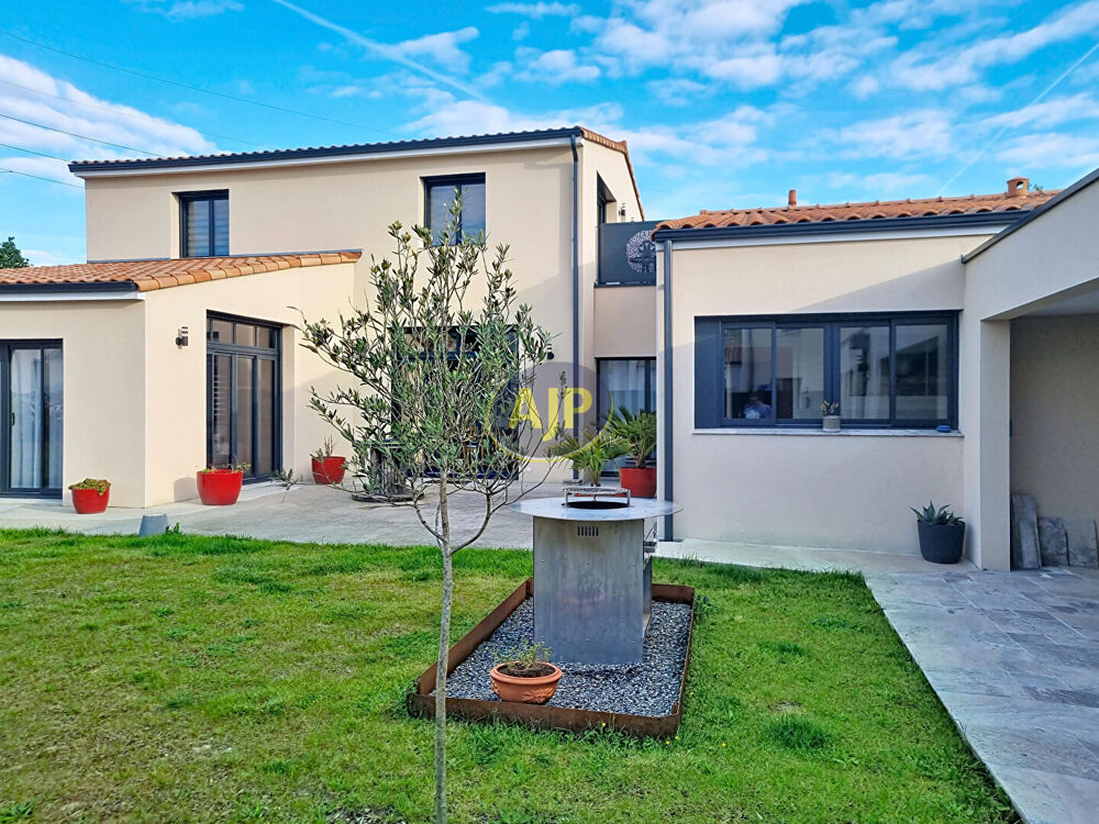 Maison 8 pièce(s) 235 m2
