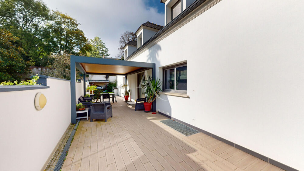Maison contemporaine familiale - 10 pièces 309 m² - terrain de 800m2