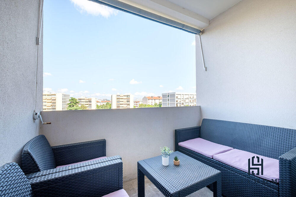 Vente Appartement Appartement T5 à vendre proche de la maison de la danse Appartement  5 pièce(s) 82m2 4 chambre au dernier étage à LYON 8 Lyon 8