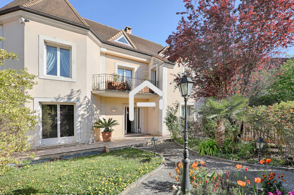 Vente Maison Maison de Prestige à Vendre à Orly - 10 pièces, 450 m² Orly