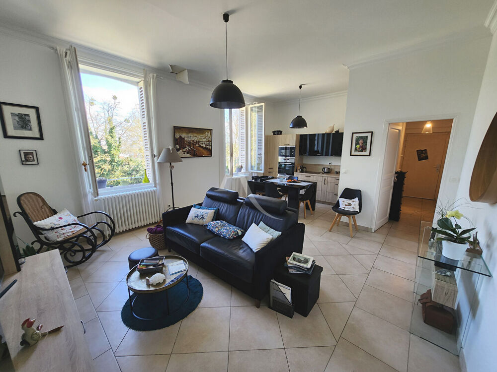 F3 dans immeuble fin Second Empire entièrement rénové à DOURDAN (91410)