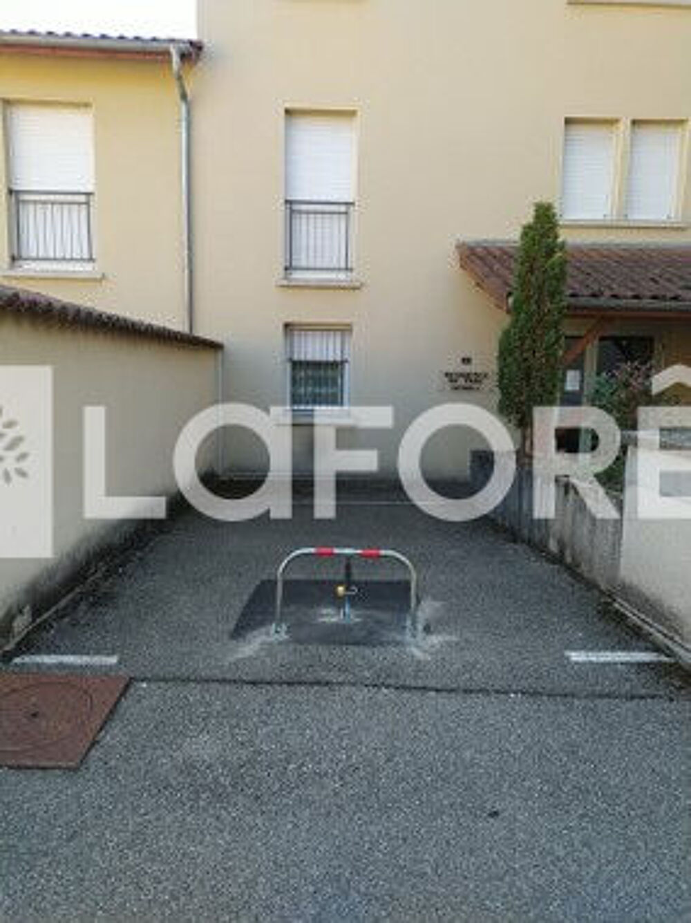 Location Parking/Garage Place de stationnement - LA COTE SAINT ANDRE  - CENTRE VILLE La cote saint andre