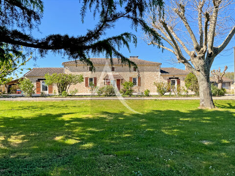   Propri�t� en pierre avec d�pendances, piscine et pool house Maison - 5 pi�ce(s) - 142 m�