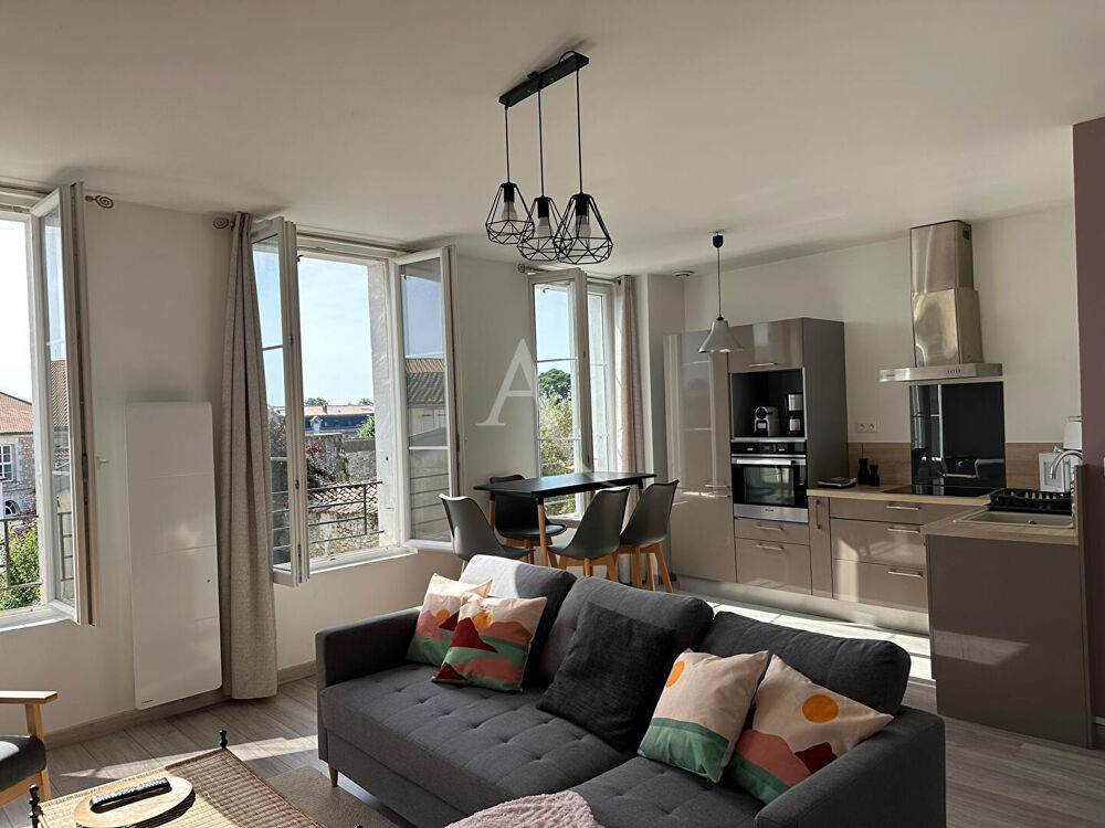 ROCHEFORT Hyper-centre : Élégance et charme au coeur d'un hôtel particulier
