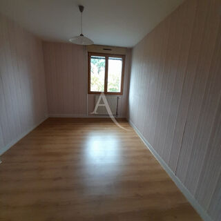  Appartement à louer 4 pièces 106 m²