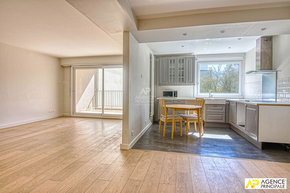 Vente Appartement Versailles Rive-Droite Appartement 4 pièces 88 m² carrez situé au 2ème étage avec ascenseur, terrasse, cave et parkin Versailles