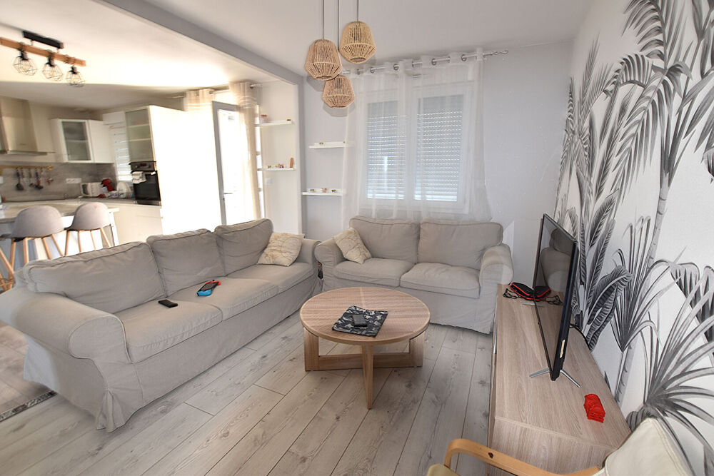 Vente Maison Plain pied avec piscine et terrain de 7500 m2 Saint gerand le puy