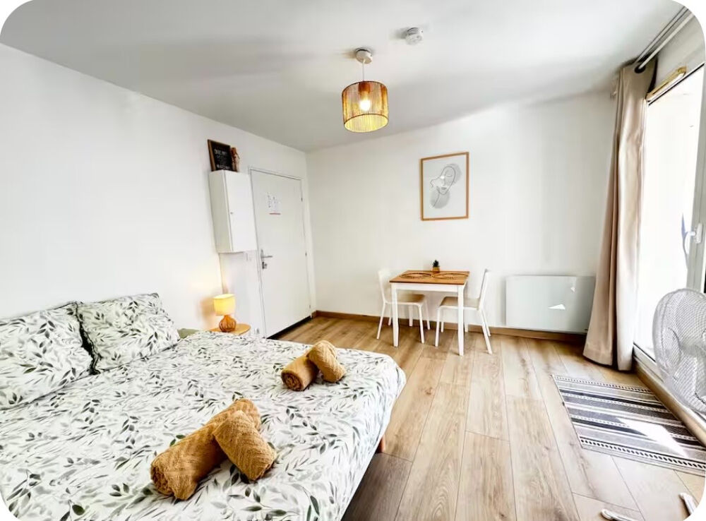 STUDIO AVEC TERRASSE A DEUX PAS DES REMPARTS 19,23M²