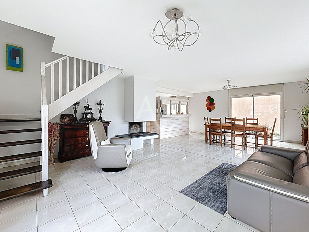 Maison contemporaine bourg de Carquefou 190 m2 au sol + Garage