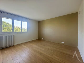  Appartement à louer 3 pièces 75 m²
