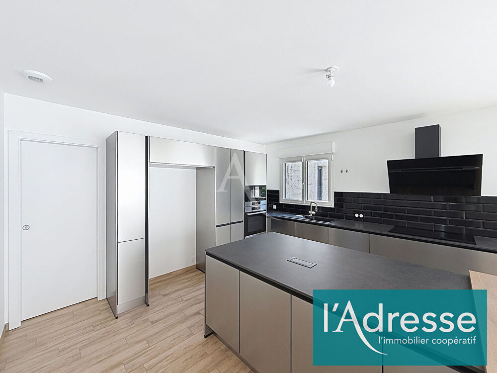 Maison contemporaine 2021 de 156 m² à Woippy