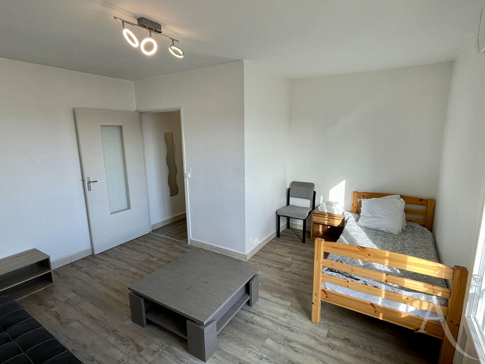 Studio meublé avec balcon (chauffage inclus)