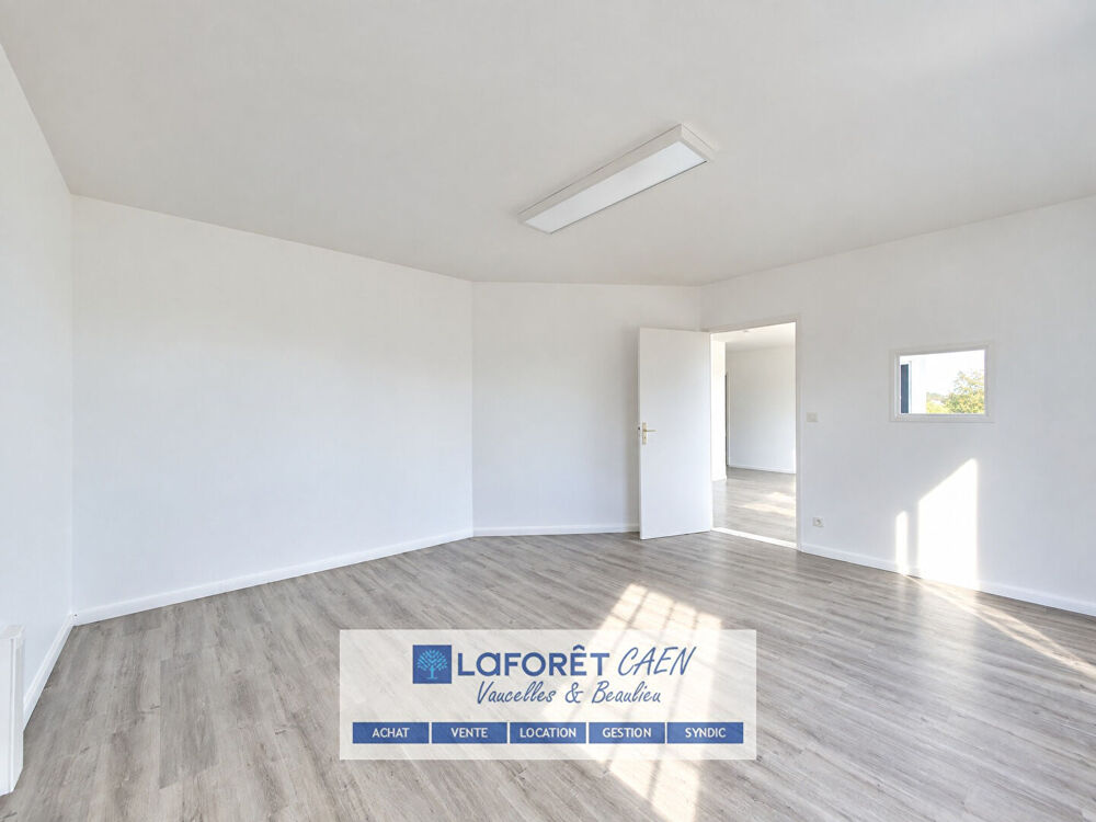Vente Immeuble Ensemble immobilier bureaux + espace de stockage + appartement 3 pièces Giberville