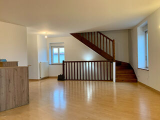  Appartement à louer 5 pièces 111 m²