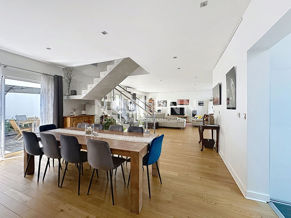 Vente Maison Grande maison d'exception 5 pièces 4 chambres avec piscine et terrasses - 69500 BRON Bron