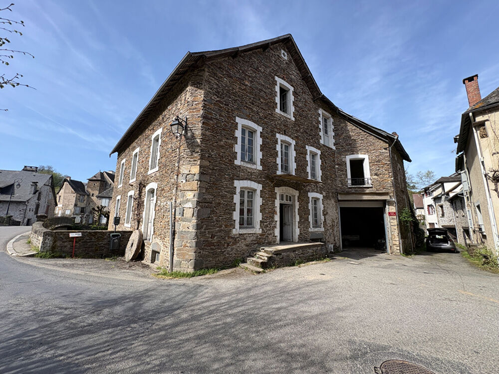 Ancien moulin avec turbine en activité, 700 m² de potentiel au coeur d'un des Plus Beaux Villages de France