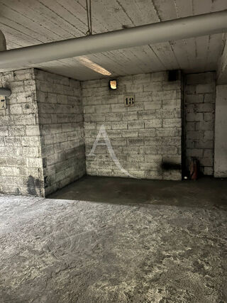  Parking / Garage � louer  Paris
