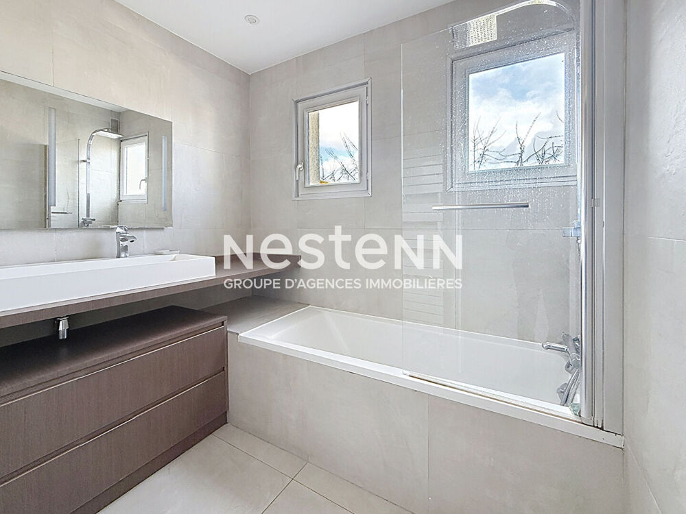 Location Appartement Grand Appartement Bron Type 5 pièces avec 3 chambres Balcon, Cave et Parking - 69500 BRON Bron