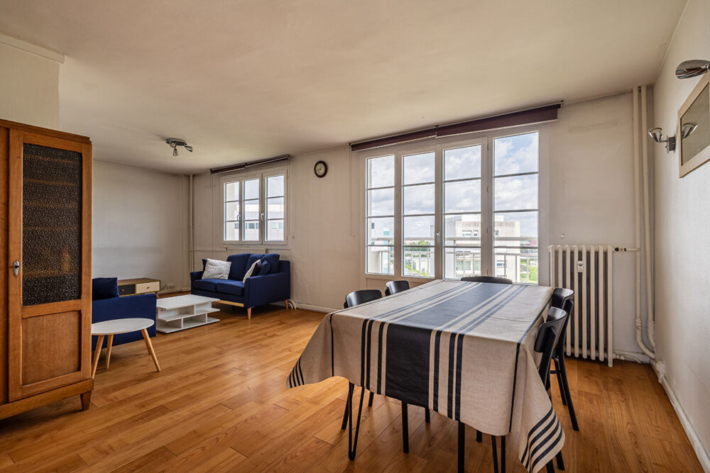 Vente Appartement APPARTEMENT T4 DE 93M² + PARKING + CAVE - LILLE GRAND PALAIS Lille
